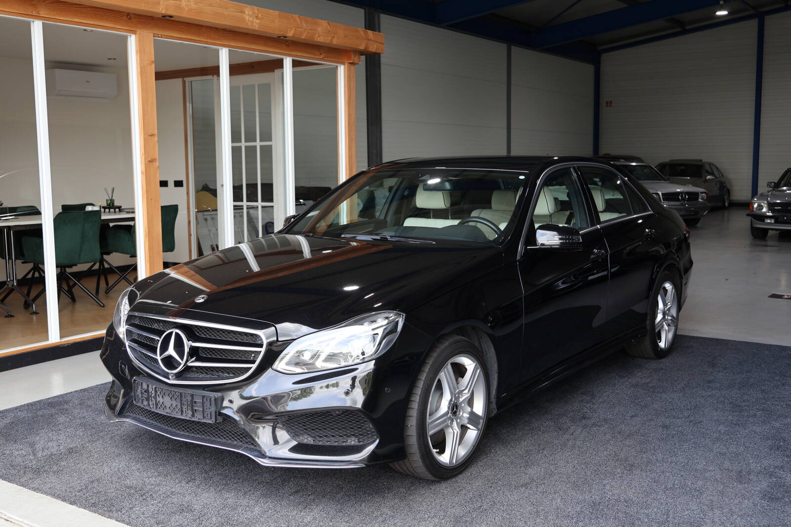 Mercedes E400 Sedan - afbeelding 1