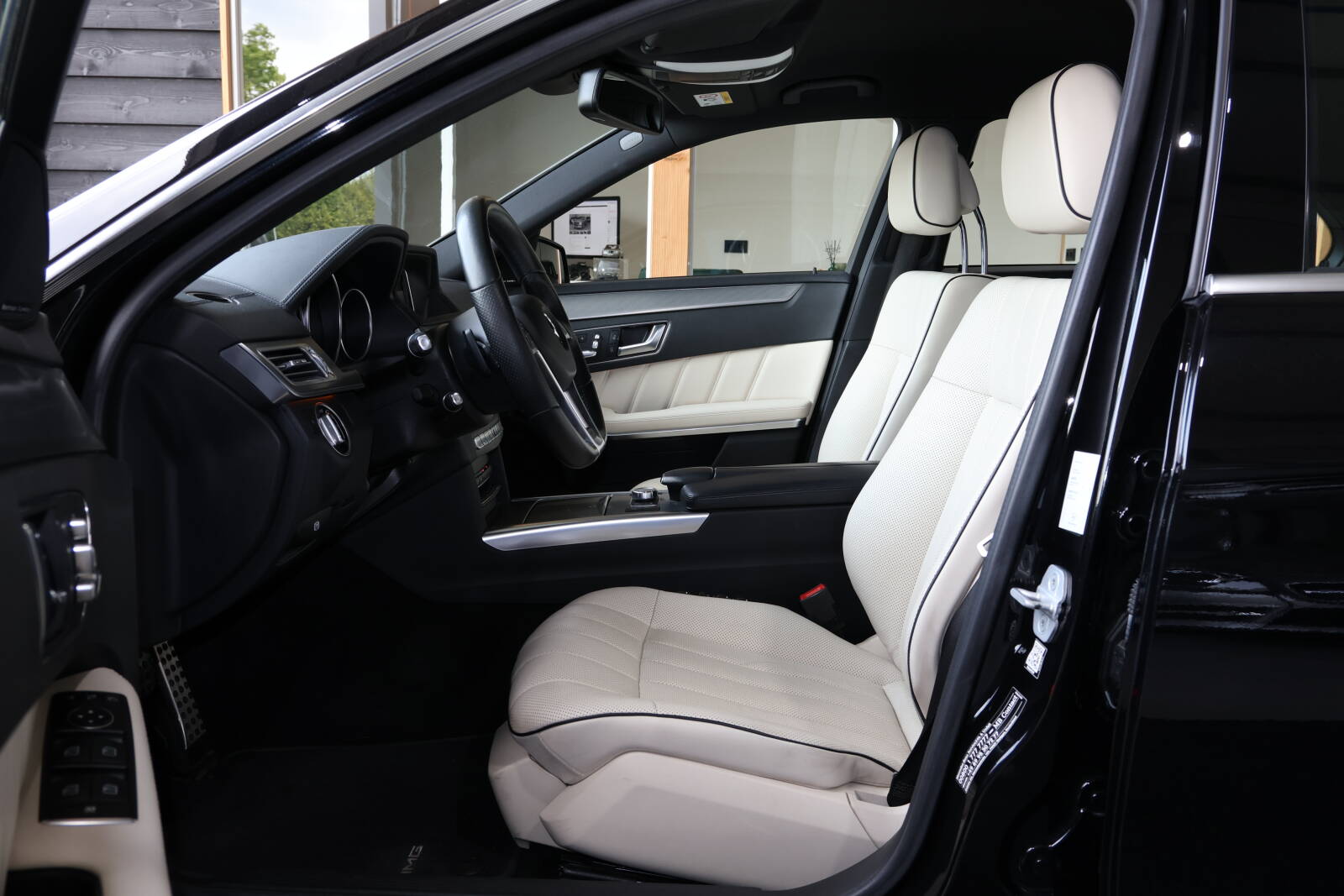 Mercedes E400 Sedan - afbeelding 12