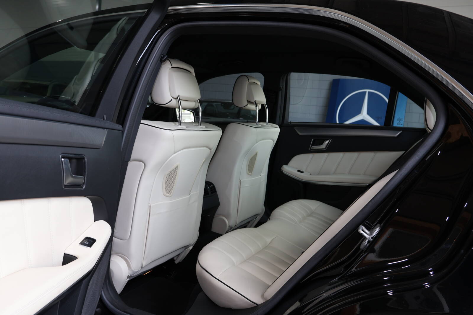 Mercedes E400 Sedan - afbeelding 19