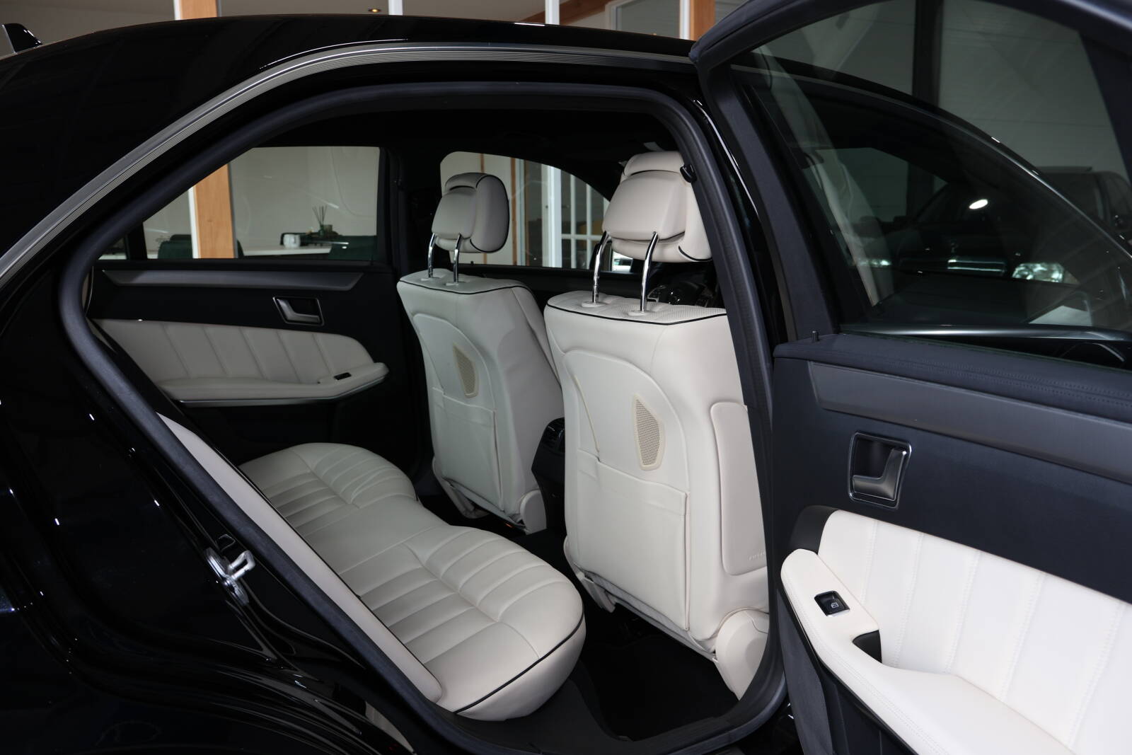 Mercedes E400 Sedan - afbeelding 17