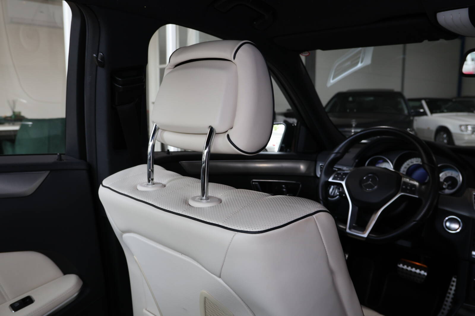 Mercedes E400 Sedan - afbeelding 16