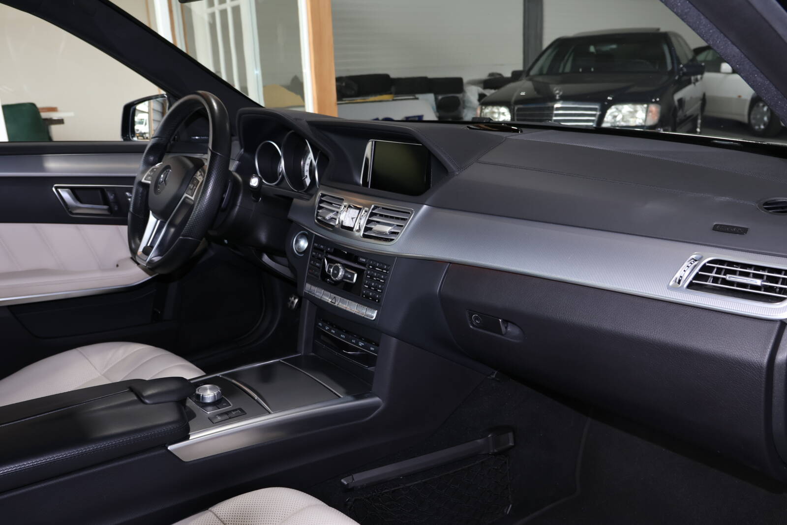 Mercedes E400 Sedan - afbeelding 26