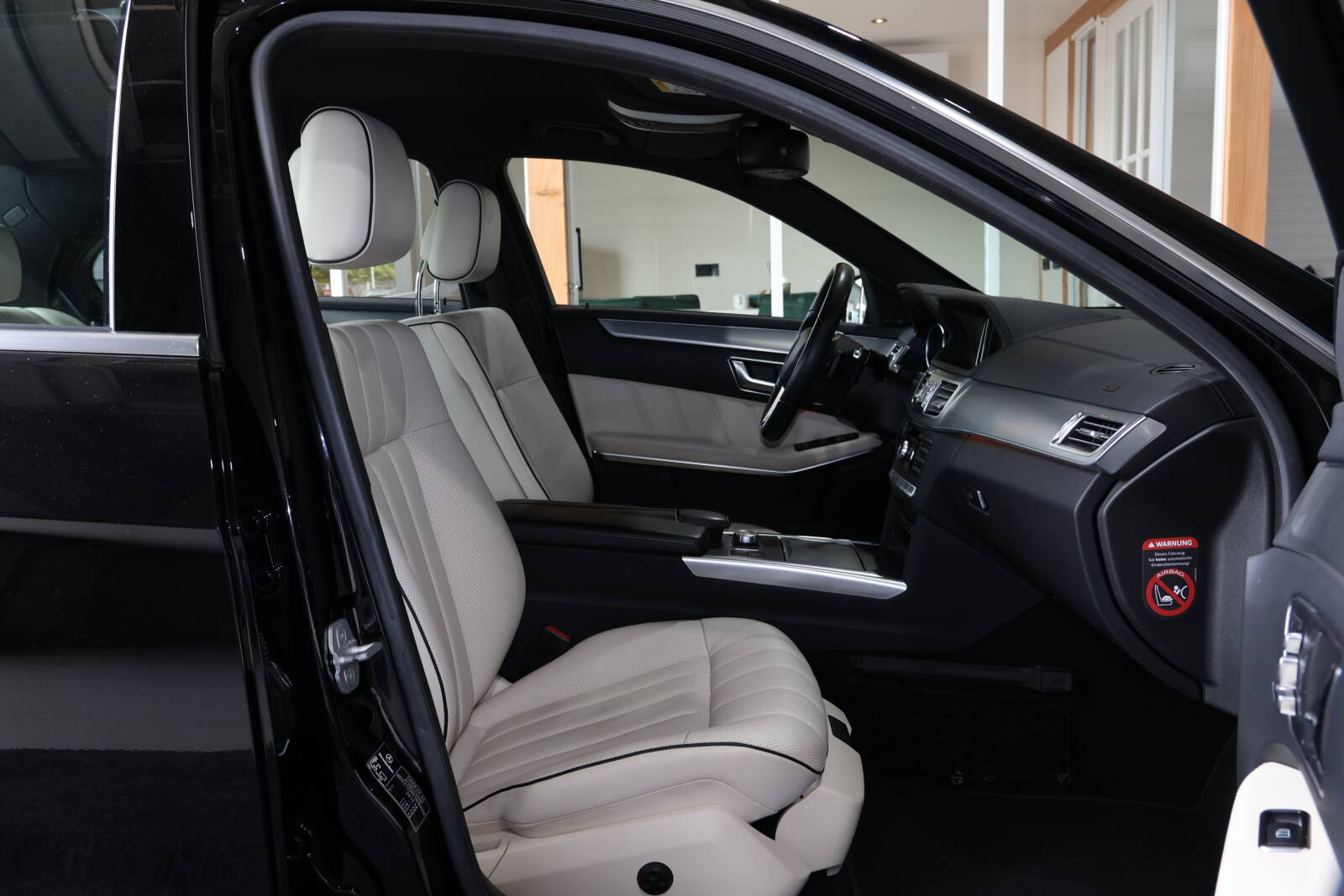 Mercedes E400 Sedan - afbeelding 11